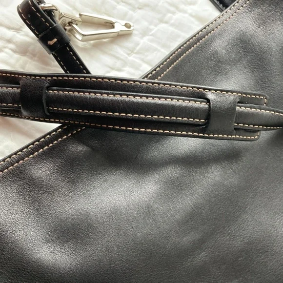 Classic Black Leather Coach Purse - Picture 6 of 10